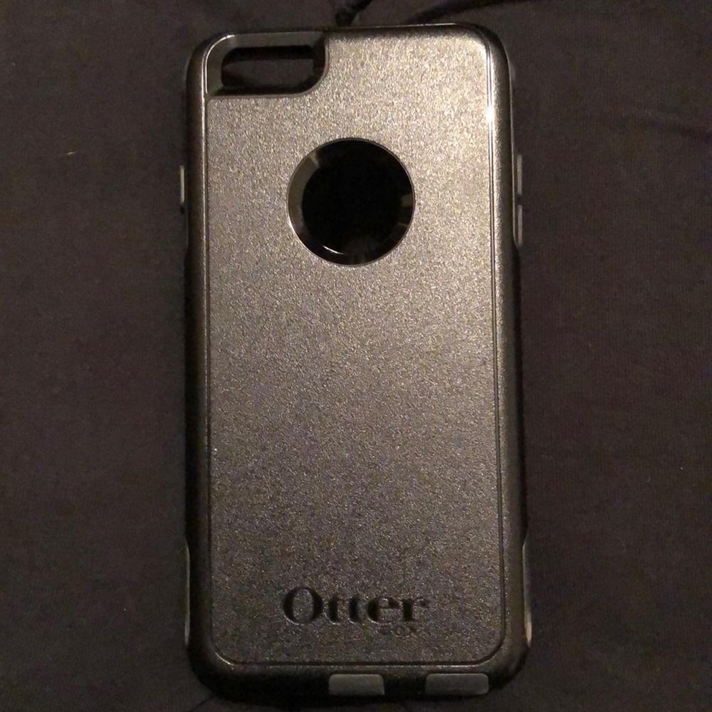 Black Otterbox Commuter Case