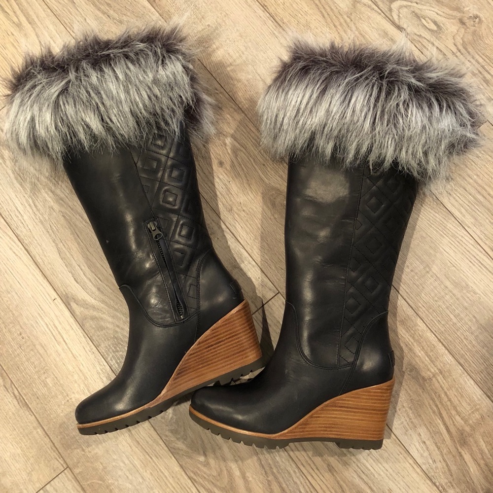 NWOT Sorel Boots with fur