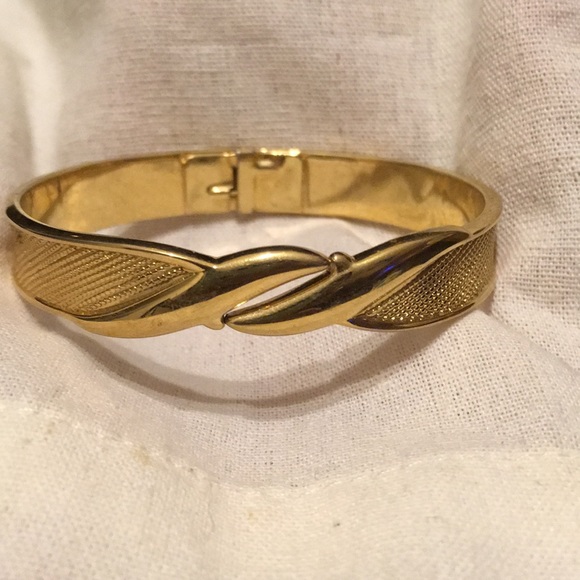 Vintage Gold Tone Spring Cuff Bracelet - Picture 1 of 1