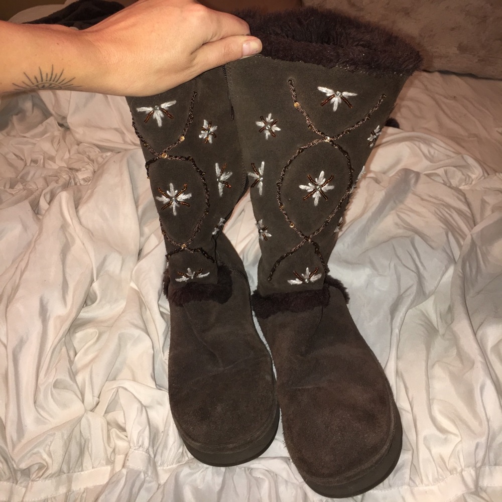 Brown roxy boots