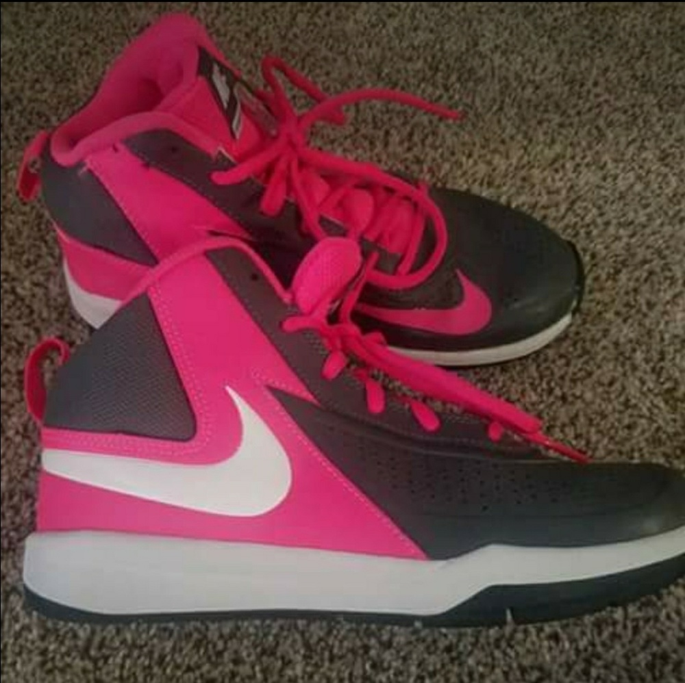 NIKE basketball shoes