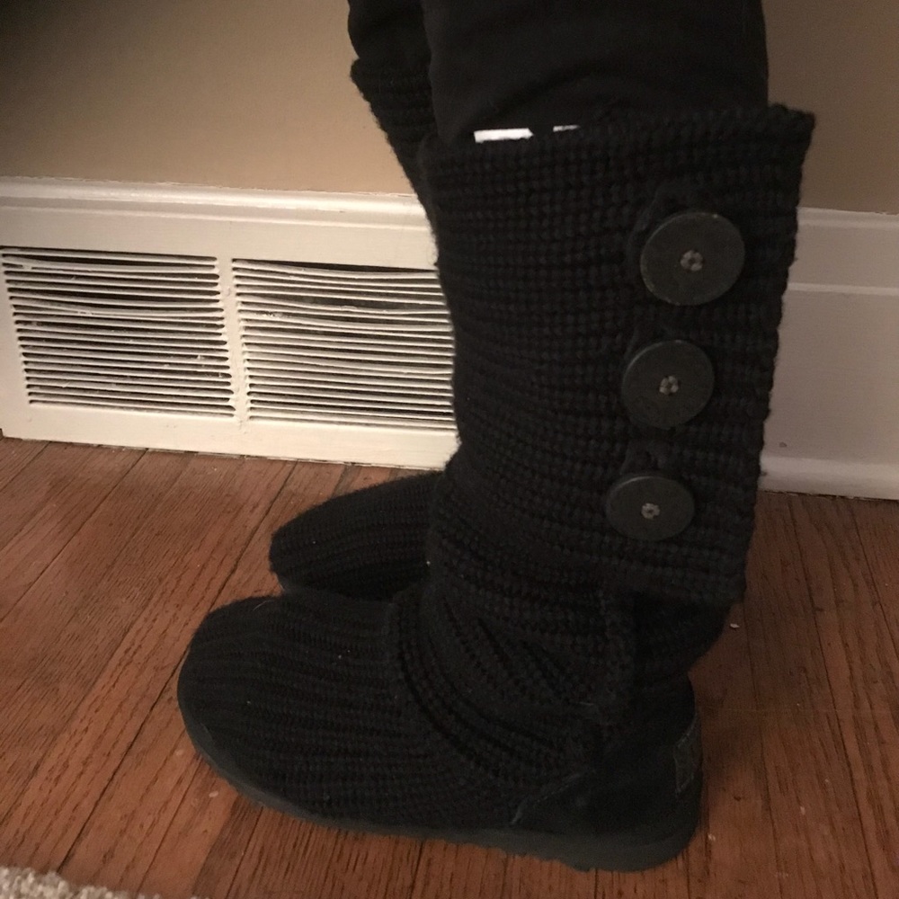 UGG Classic Cardi size 6