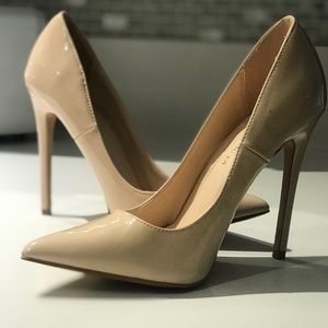 Nude pumps