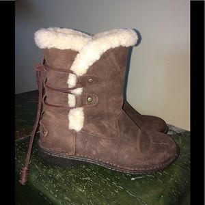 Ugg Akadia boots. Excellent condition