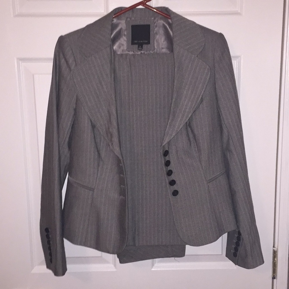 Beautiful business suit! NBW!