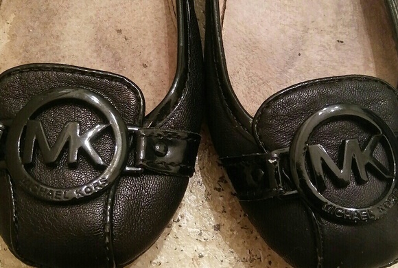 MICHAEL KORS LOAFERS SZ7 - Picture 1 of 4