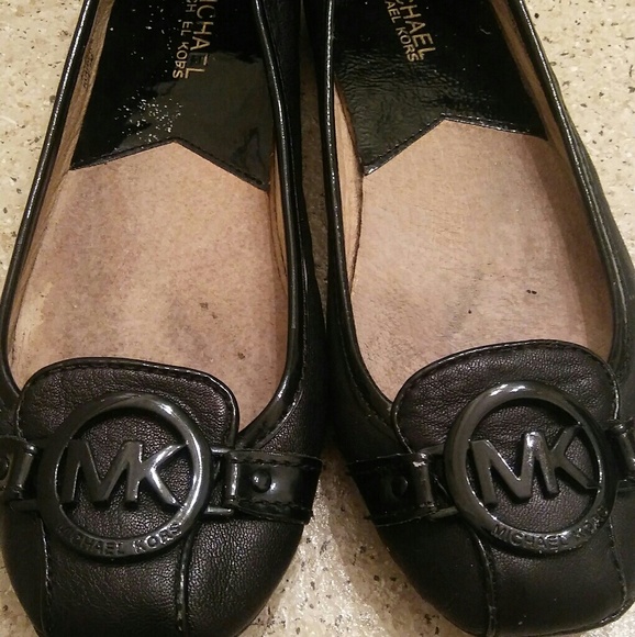 MICHAEL KORS LOAFERS SZ7 - Picture 2 of 4