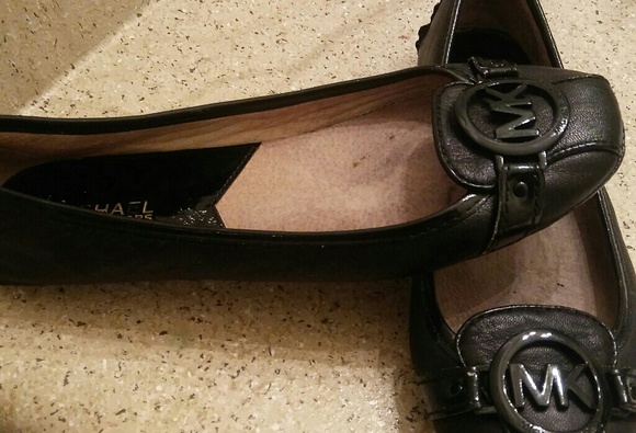 MICHAEL KORS LOAFERS SZ7 - Picture 4 of 4