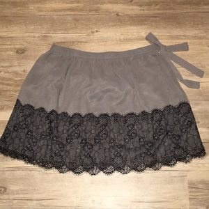 ❣️ LC Gray and Black holiday skirt