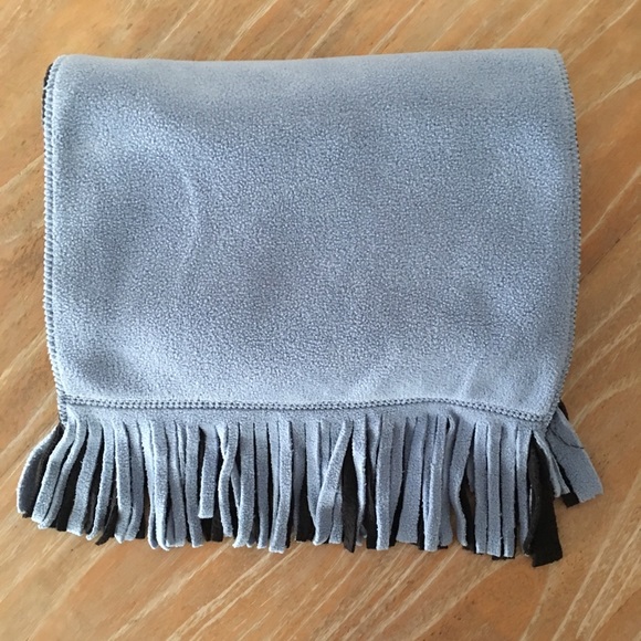 Dual-Tone Reversible Scarf - Picture 4 of 4