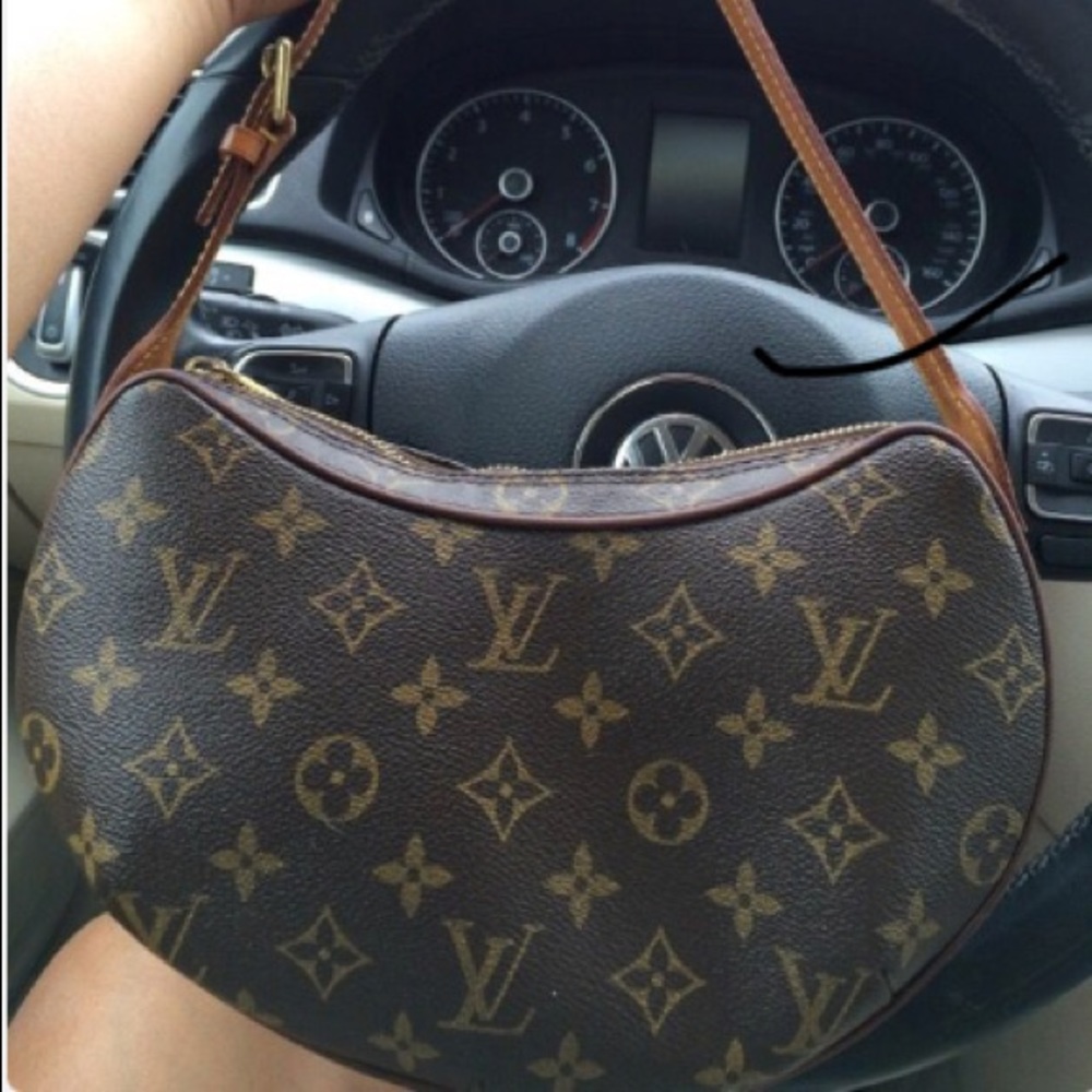 🎒 💯 % Authentic  LV PURSE 👜