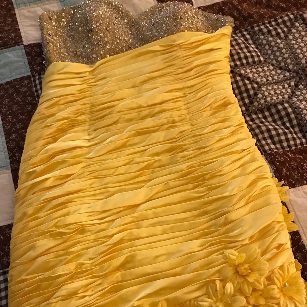 Interlude floral short yellow dress size 8