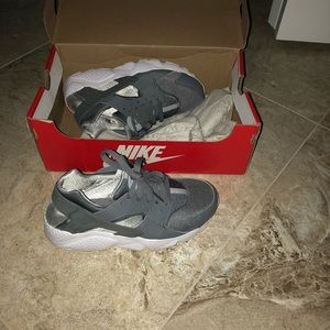 Used Nike Huaraches