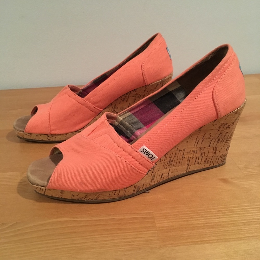 Tom’s Coral Wedges size 9