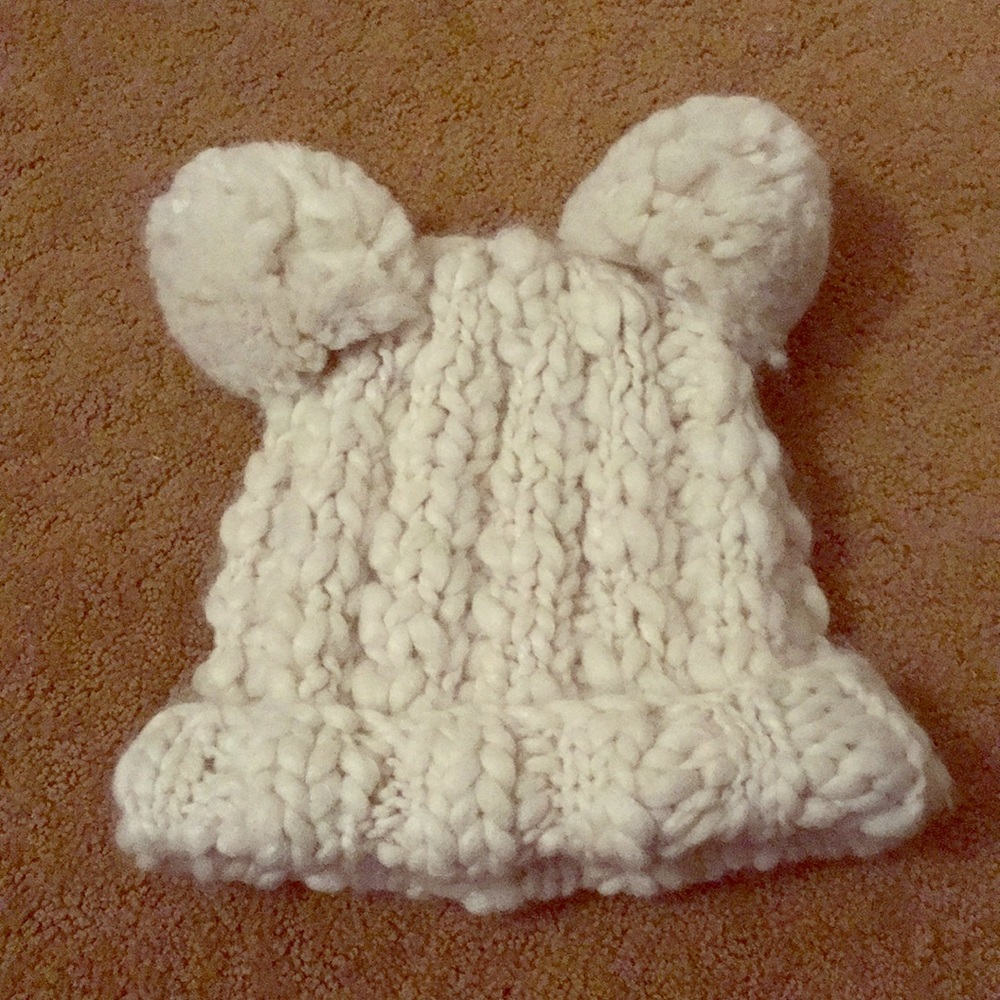 🌸SALE🌸 Off-White Winter Beanie with Pom Pom Ears