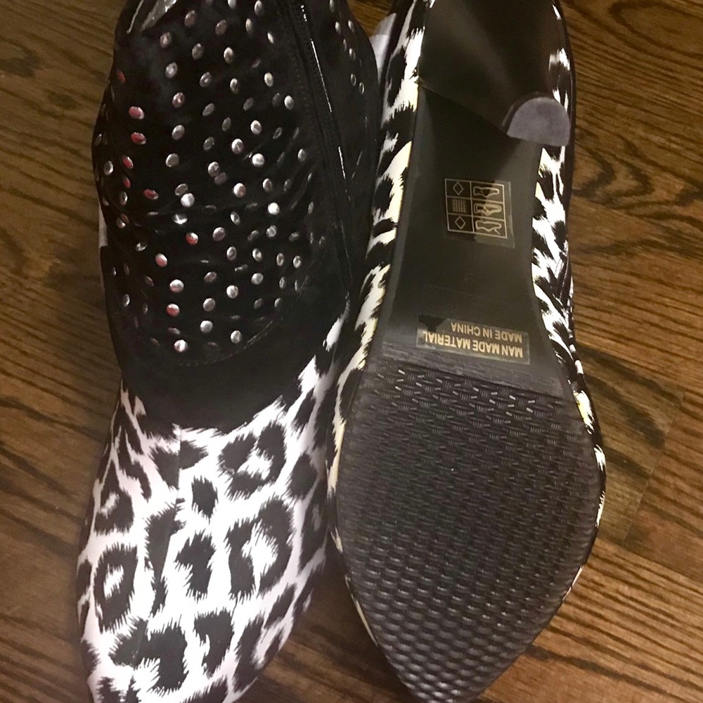 Textured Booties - Picture 2 of 4