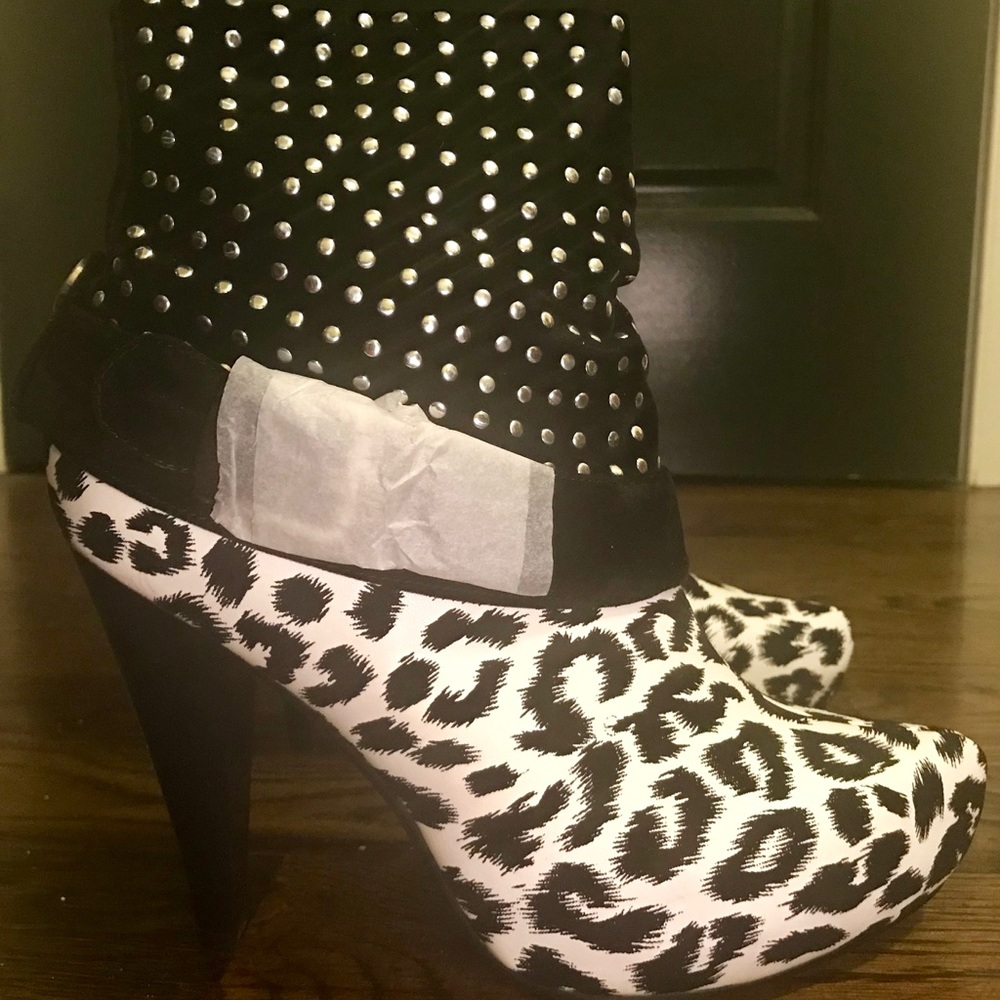 Textured Booties - Picture 3 of 4