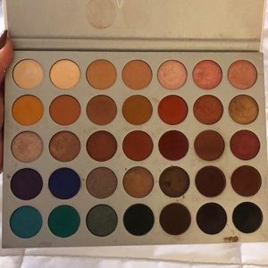 Jaclyn hill palette
