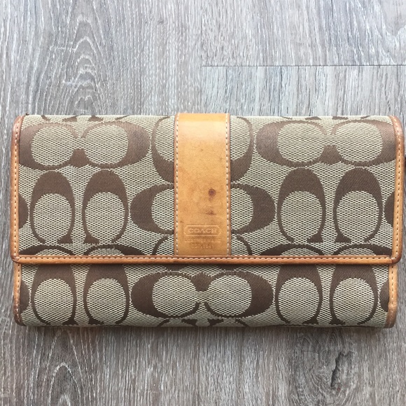 Coach Wallet - Picture 1 of 8