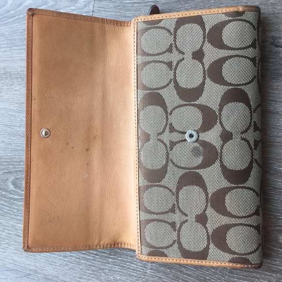 Coach Wallet - Picture 7 of 8