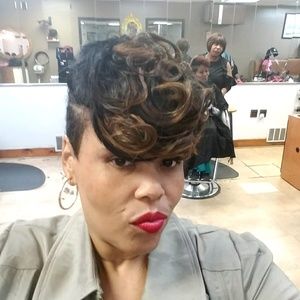 Meet your Posher, Damina