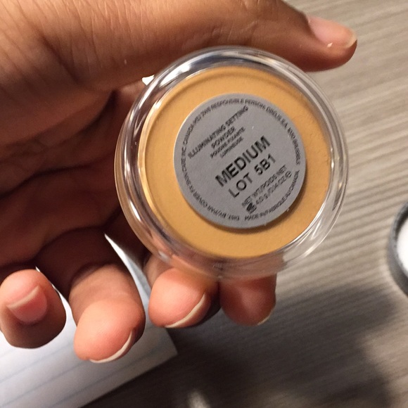 Cover FX Setting Powder - Picture 4 of 4