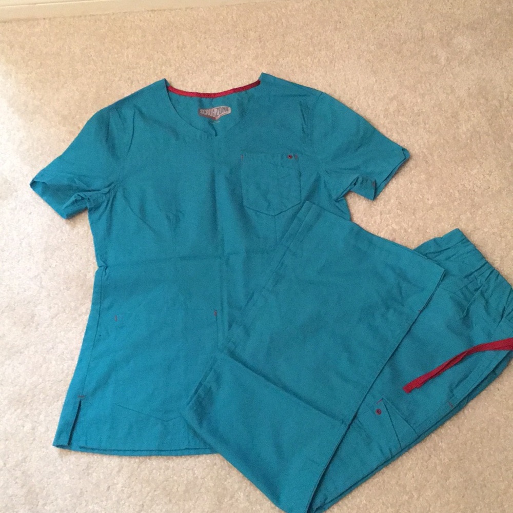 Scrubs set
