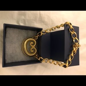 Gold tone statement necklace with Scoop gift box