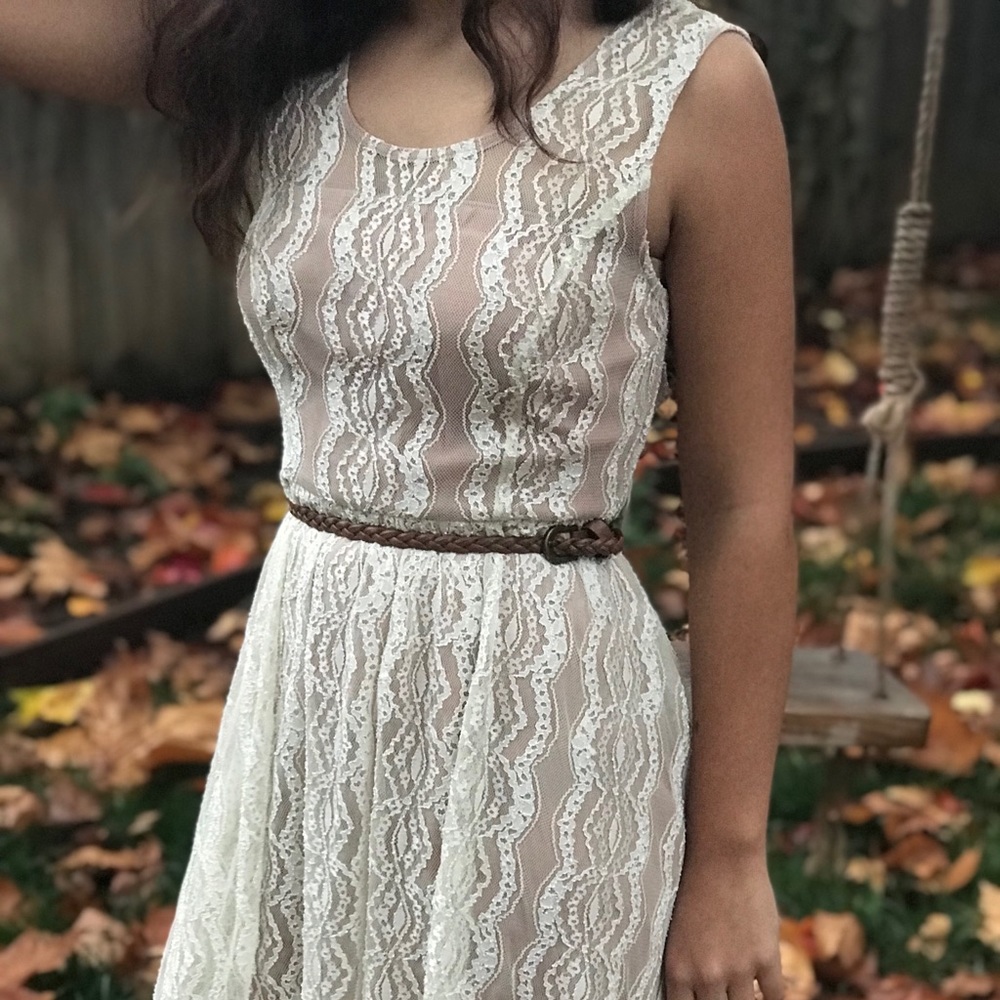 MAKE AN OFFER! Ryu lace dress