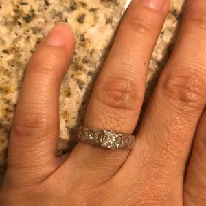 Beautiful white gold diamond ring