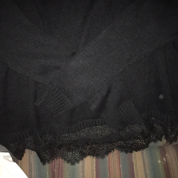 Sweater with lace detailing on bottom - Picture 1 of 4