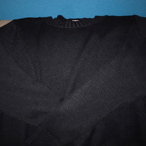 Sweater with lace detailing on bottom - Picture 2 of 4