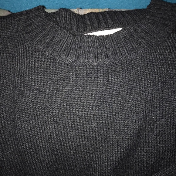 Sweater with lace detailing on bottom - Picture 3 of 4