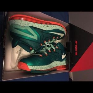 Lebron 11 Low (Size 7.5)