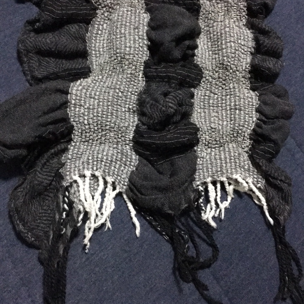 Scarf/wrap - Picture 2 of 3