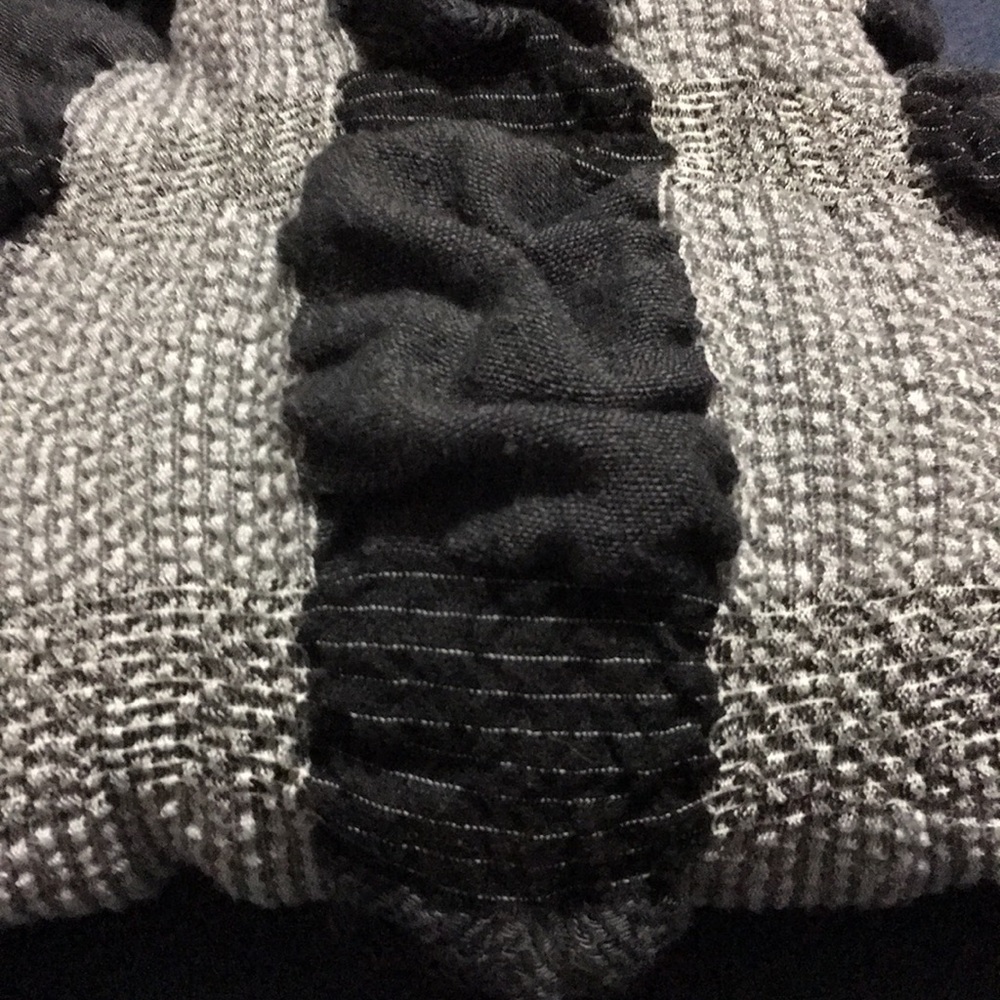 Scarf/wrap - Picture 3 of 3