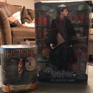 Hogsmeade Harry doll & mini Quidditch Harry Potter