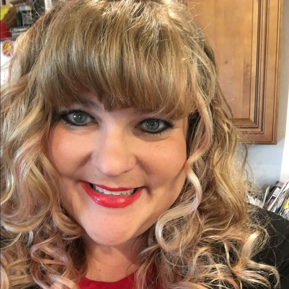Meet your Posher, Alissa
