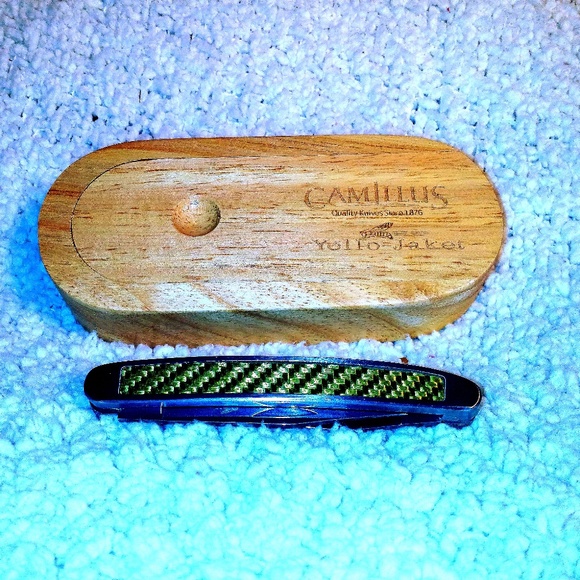 LAST ONE:  Camillus Yello Jaket - Picture 6 of 8