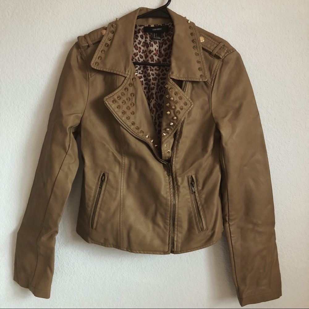 Studded faux leather jacket!💛