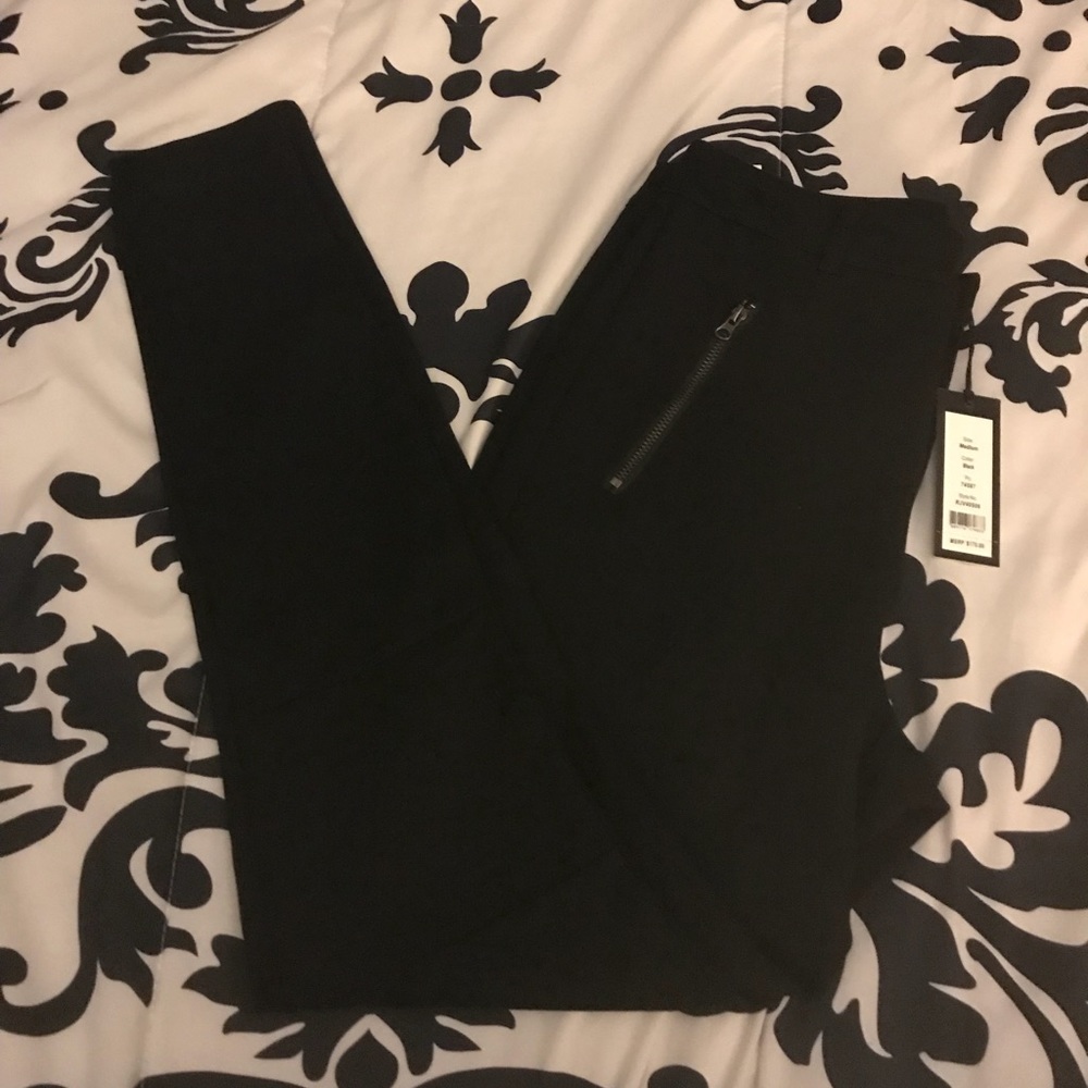Medium Romeo and Juliet Leggings. 
