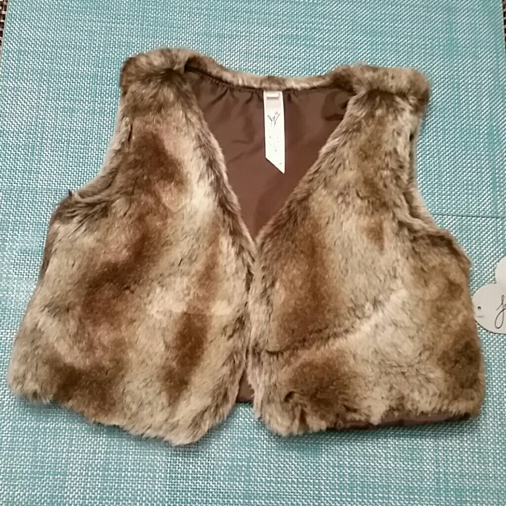 Love U Lots by NWT Tan Brown Faux Fur Vest