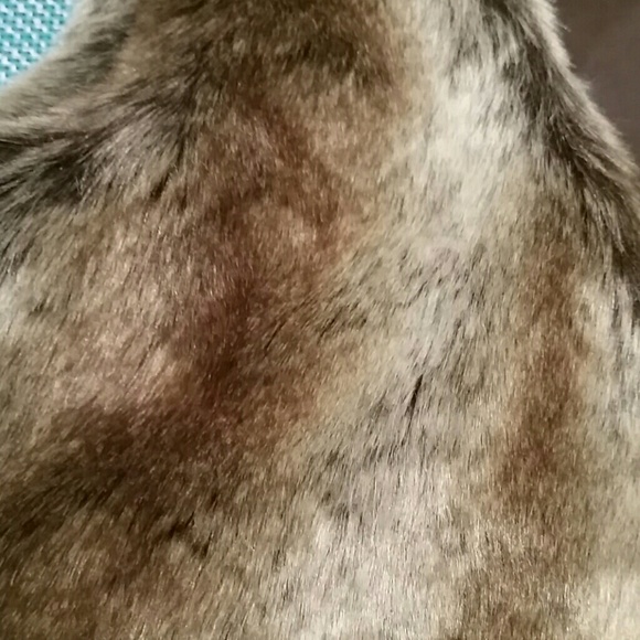 Love U Lots by NWT Tan Brown Faux Fur Vest - Picture 2 of 4