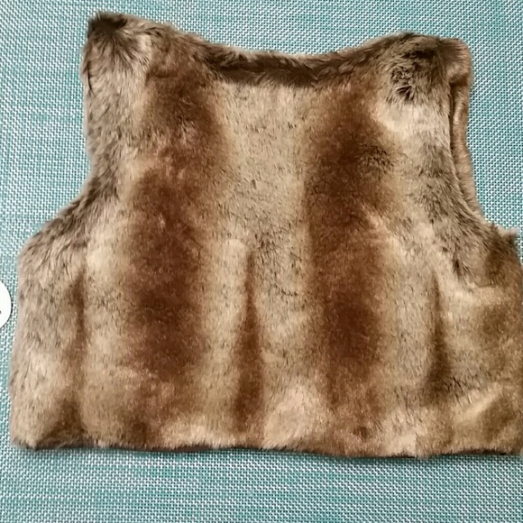 Love U Lots by NWT Tan Brown Faux Fur Vest - Picture 3 of 4