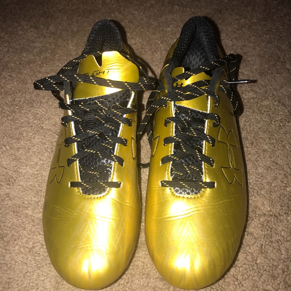 Men’s under armour football cleats