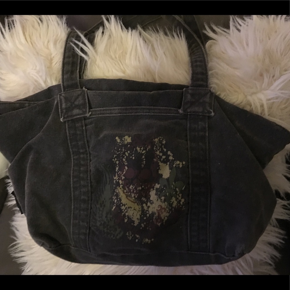 Skull shoulder bag
