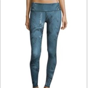 Alo Yoga full length leggings size small