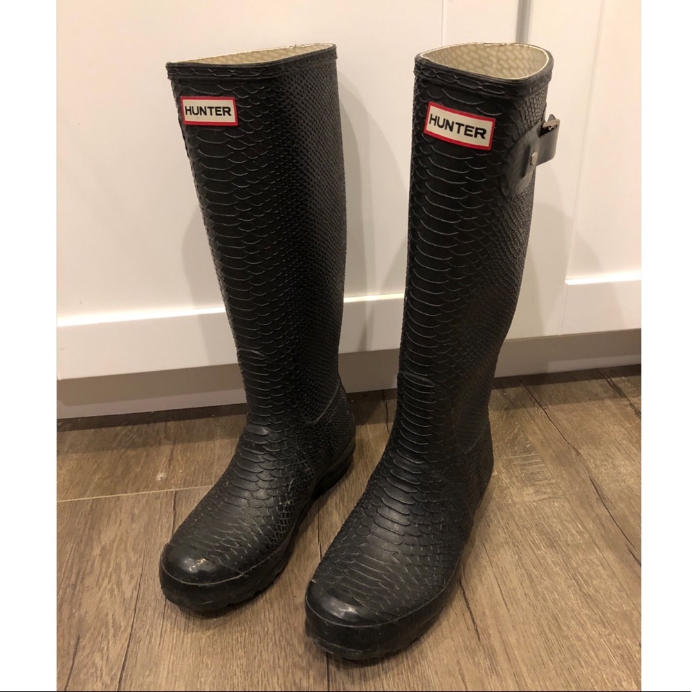 Black hunter rain boots will ship in original Box
