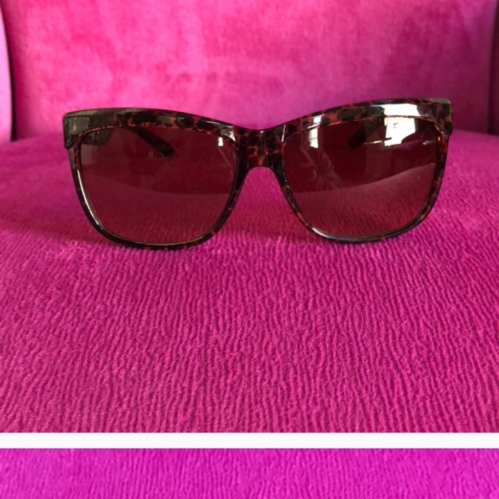 ⭐️ Leopard sunglasses