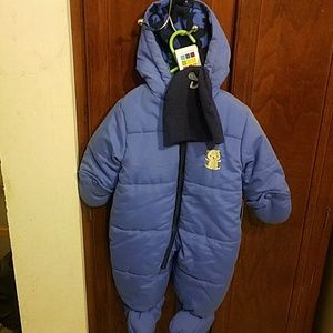 Carter's boy's snowsuit 3-6m